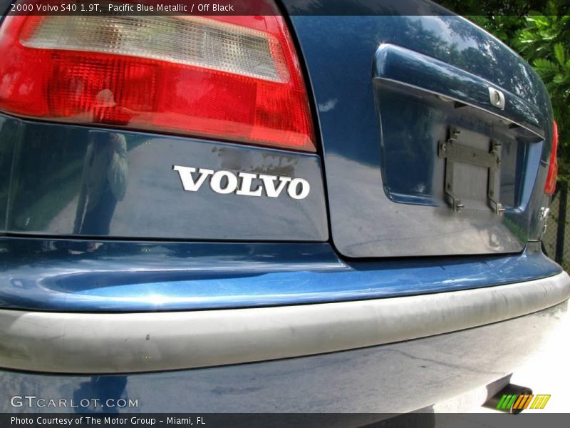 Pacific Blue Metallic / Off Black 2000 Volvo S40 1.9T