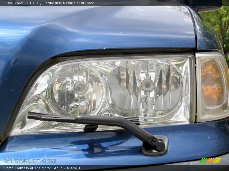 Pacific Blue Metallic / Off Black 2000 Volvo S40 1.9T