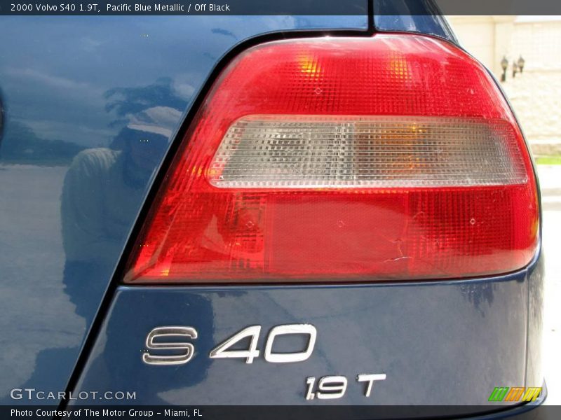 Pacific Blue Metallic / Off Black 2000 Volvo S40 1.9T