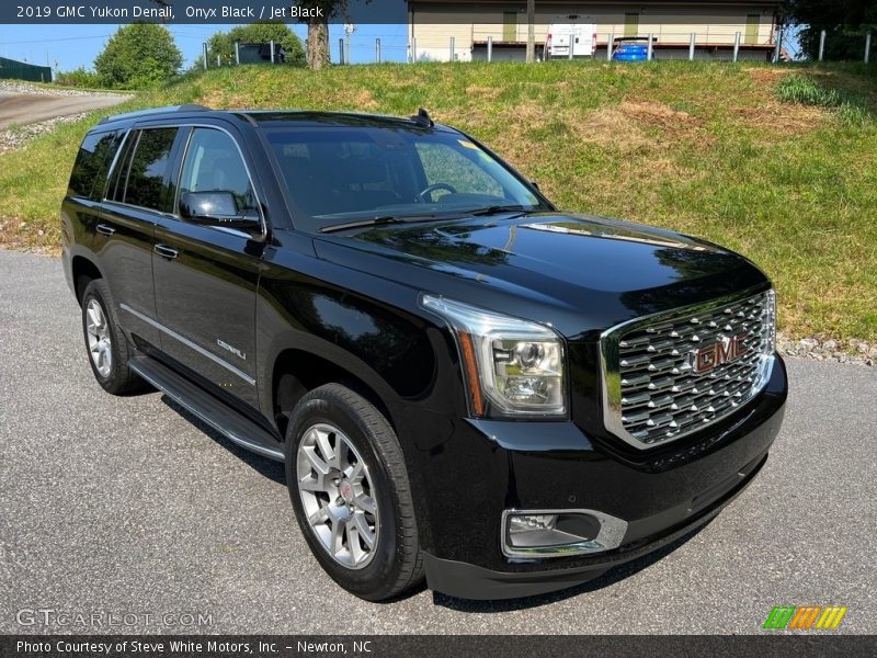 Front 3/4 View of 2019 Yukon Denali