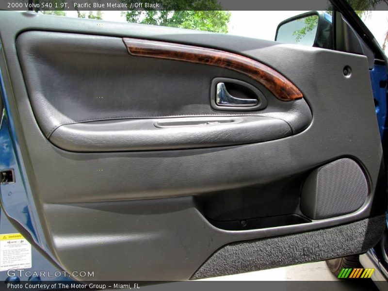 Pacific Blue Metallic / Off Black 2000 Volvo S40 1.9T