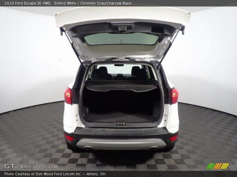 Oxford White / Chromite Gray/Charcoal Black 2019 Ford Escape SE 4WD