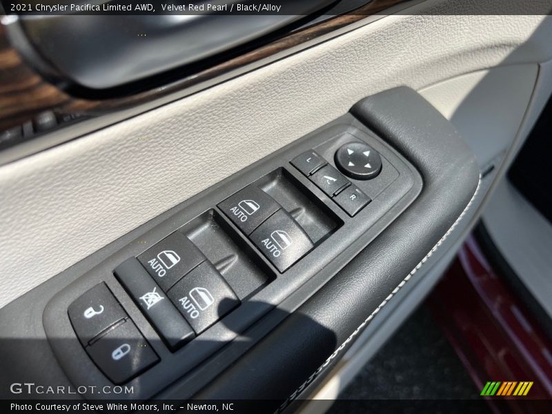 Door Panel of 2021 Pacifica Limited AWD