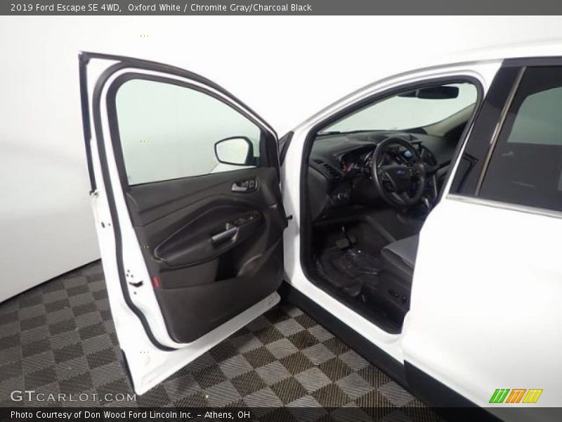 Oxford White / Chromite Gray/Charcoal Black 2019 Ford Escape SE 4WD