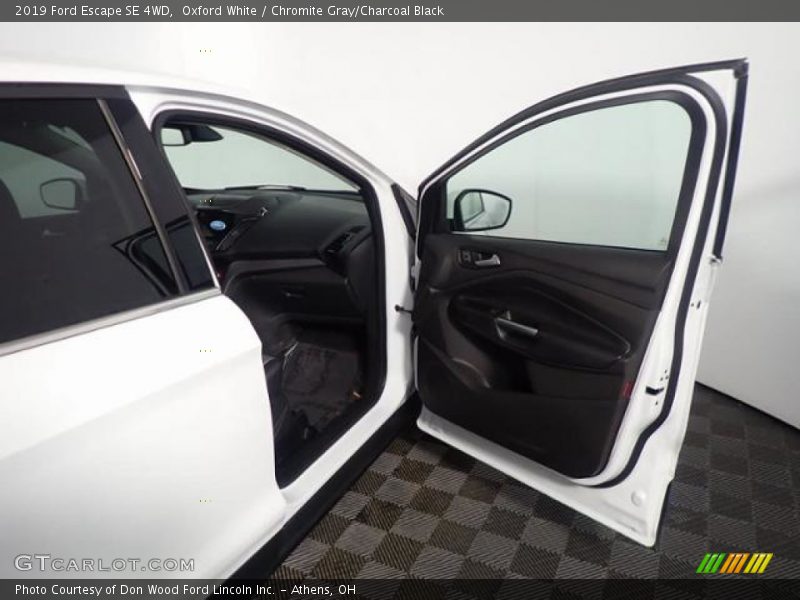 Oxford White / Chromite Gray/Charcoal Black 2019 Ford Escape SE 4WD