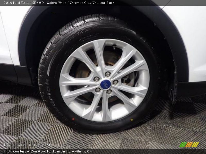 Oxford White / Chromite Gray/Charcoal Black 2019 Ford Escape SE 4WD
