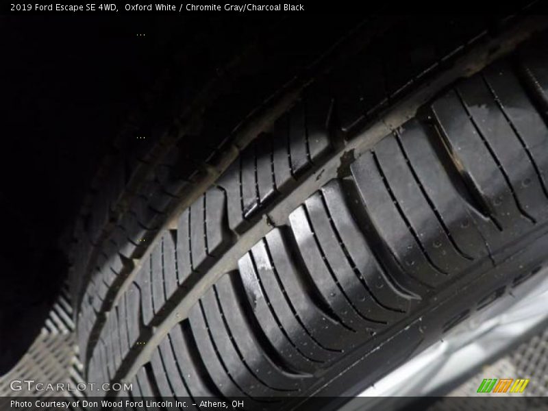 Oxford White / Chromite Gray/Charcoal Black 2019 Ford Escape SE 4WD