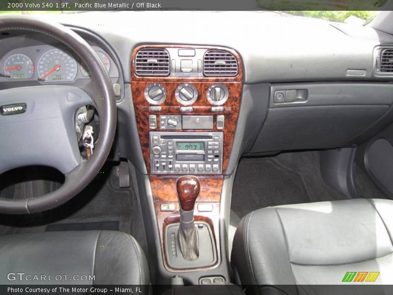 Pacific Blue Metallic / Off Black 2000 Volvo S40 1.9T