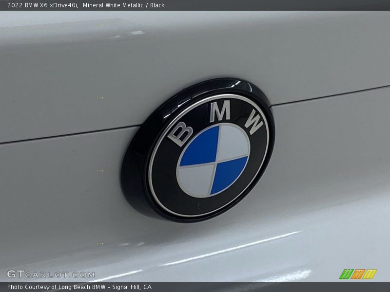 Mineral White Metallic / Black 2022 BMW X6 xDrive40i