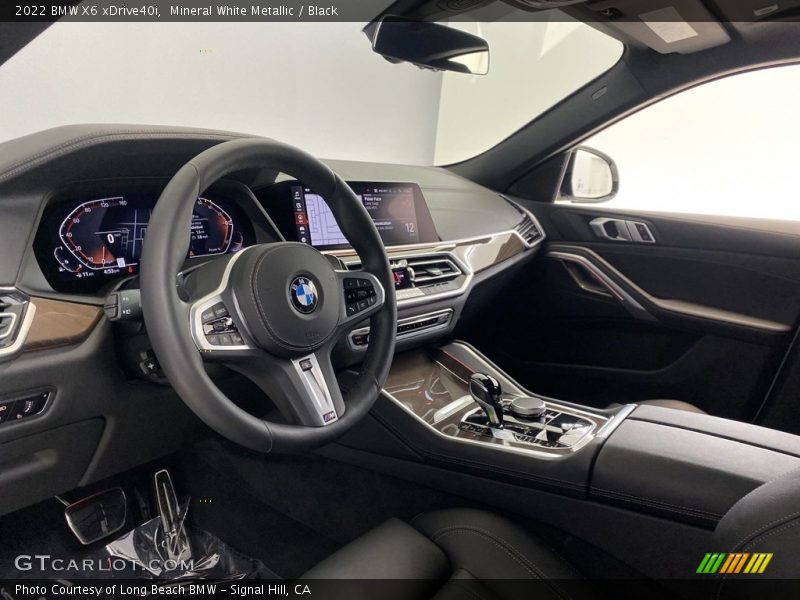 Mineral White Metallic / Black 2022 BMW X6 xDrive40i