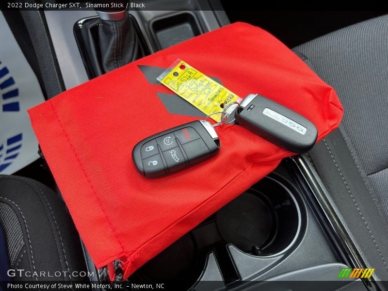 Keys of 2022 Charger SXT