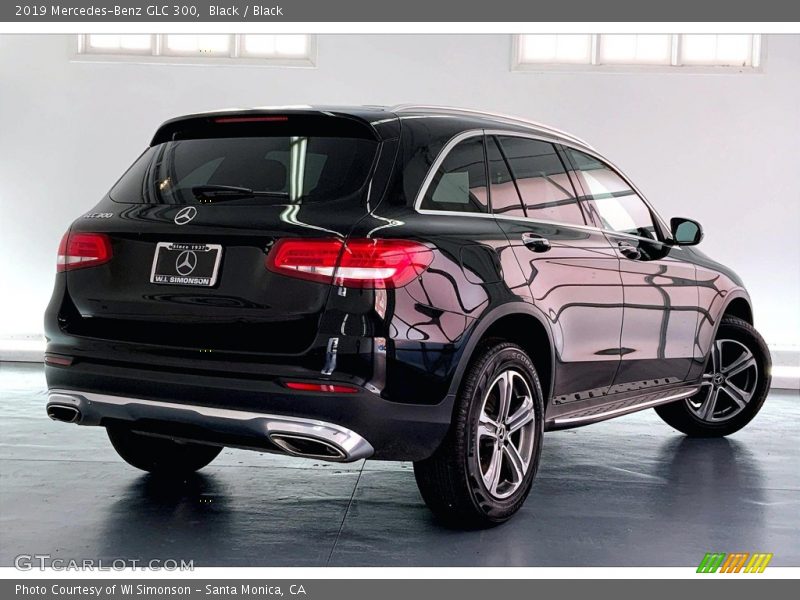 Black / Black 2019 Mercedes-Benz GLC 300