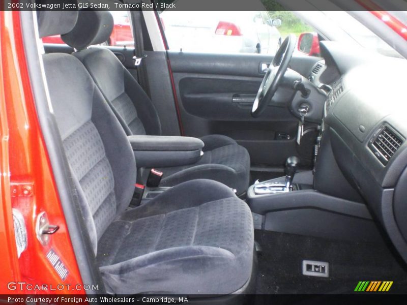 Tornado Red / Black 2002 Volkswagen Jetta GLS Sedan
