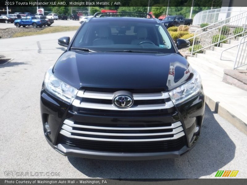 Midnight Black Metallic / Ash 2019 Toyota Highlander XLE AWD