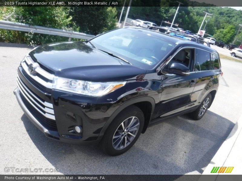 Midnight Black Metallic / Ash 2019 Toyota Highlander XLE AWD