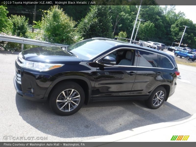 Midnight Black Metallic / Ash 2019 Toyota Highlander XLE AWD