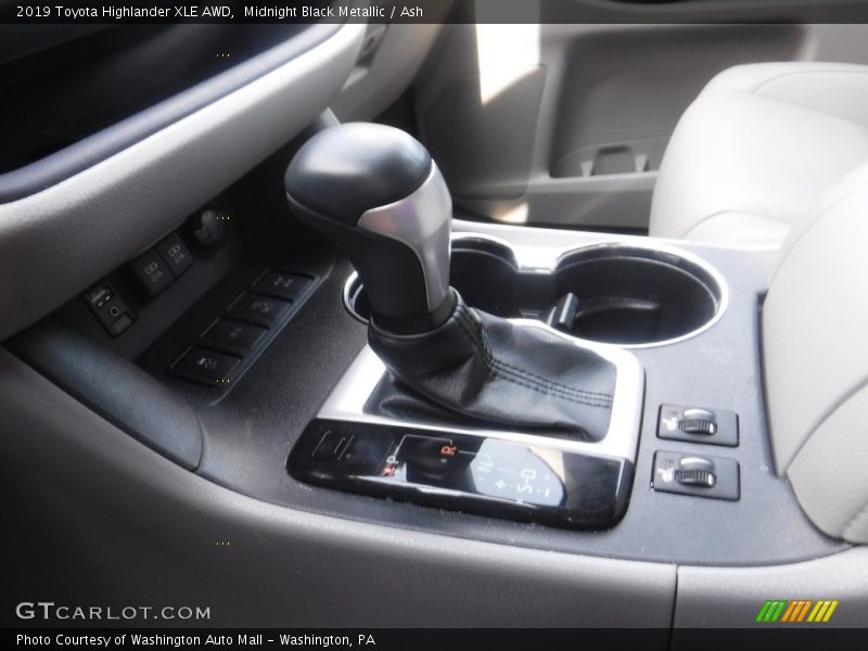 Midnight Black Metallic / Ash 2019 Toyota Highlander XLE AWD