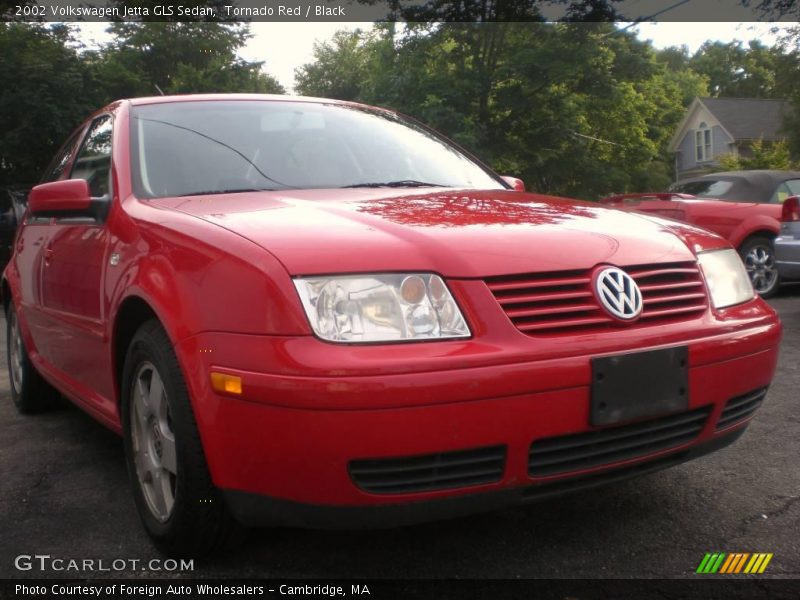 Tornado Red / Black 2002 Volkswagen Jetta GLS Sedan
