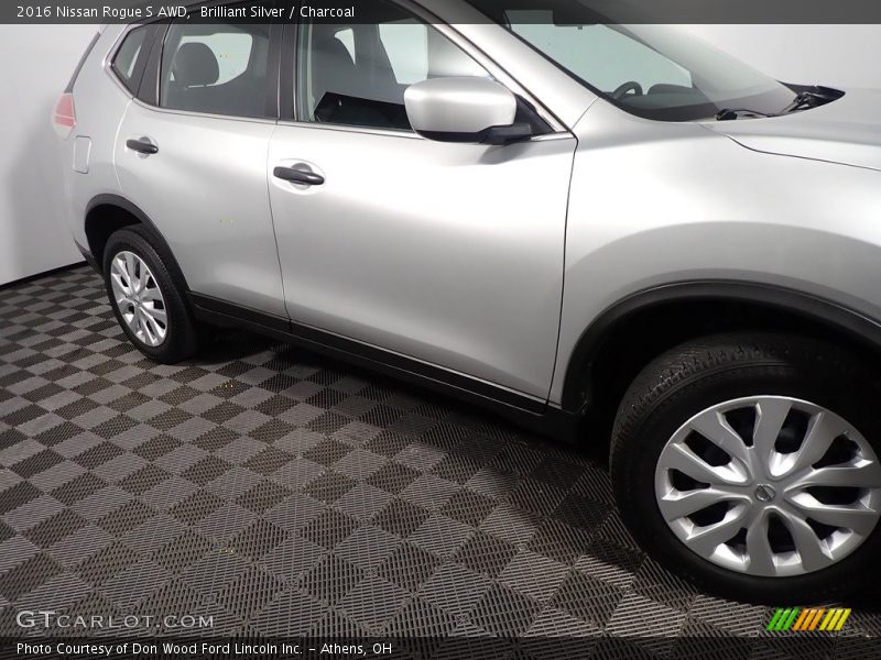 Brilliant Silver / Charcoal 2016 Nissan Rogue S AWD