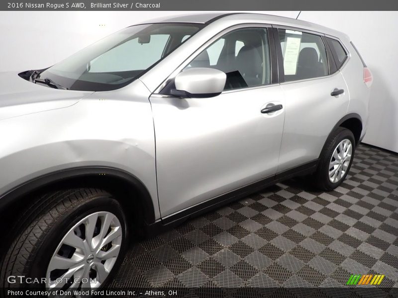 Brilliant Silver / Charcoal 2016 Nissan Rogue S AWD