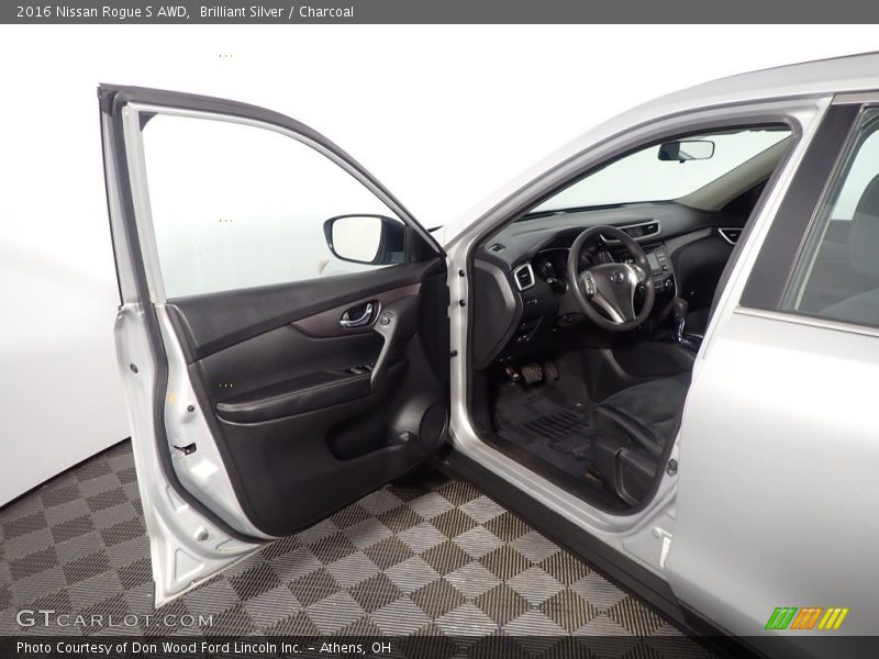 Brilliant Silver / Charcoal 2016 Nissan Rogue S AWD