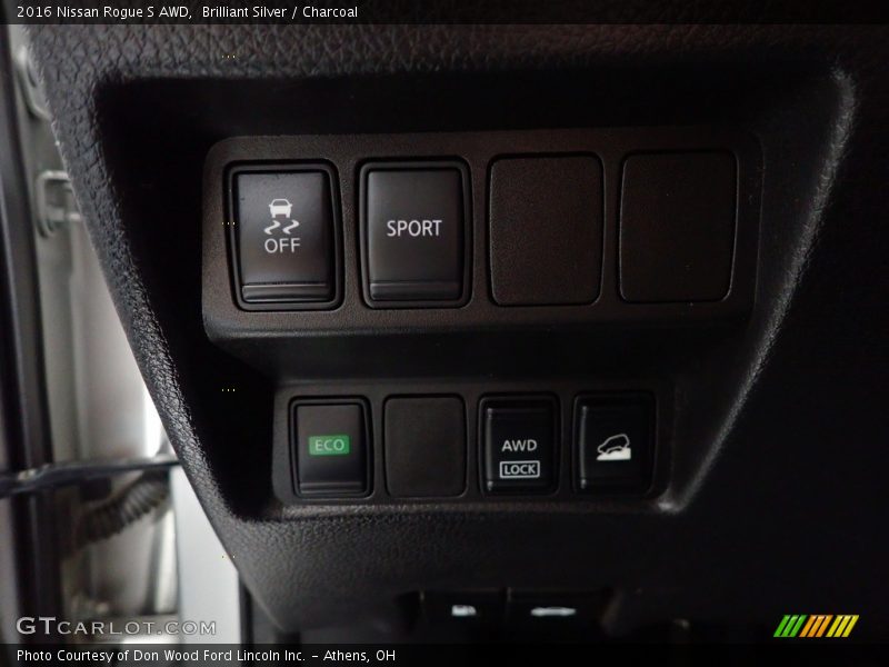 Brilliant Silver / Charcoal 2016 Nissan Rogue S AWD