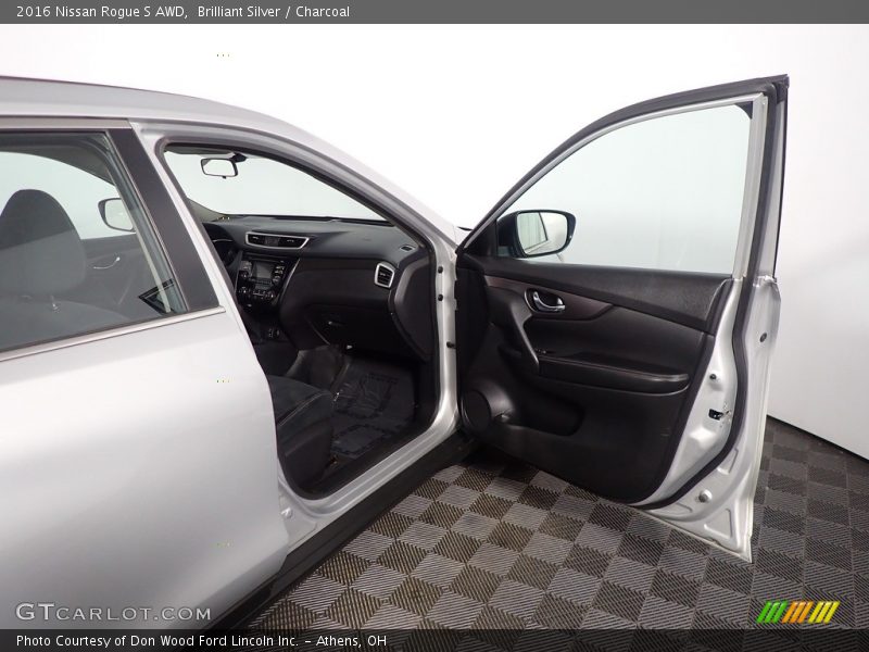 Brilliant Silver / Charcoal 2016 Nissan Rogue S AWD