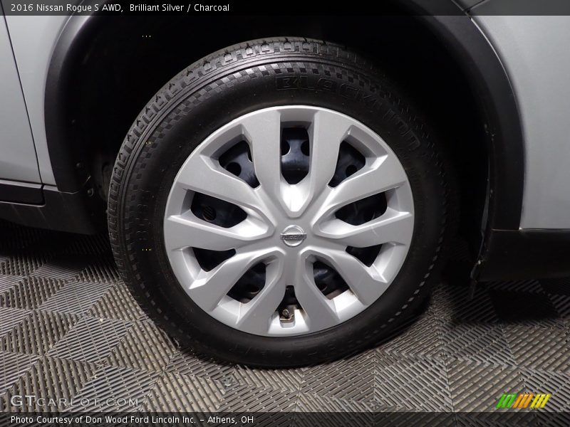 Brilliant Silver / Charcoal 2016 Nissan Rogue S AWD