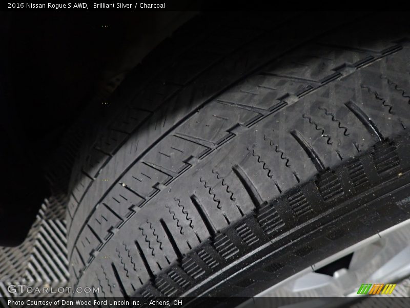 Brilliant Silver / Charcoal 2016 Nissan Rogue S AWD