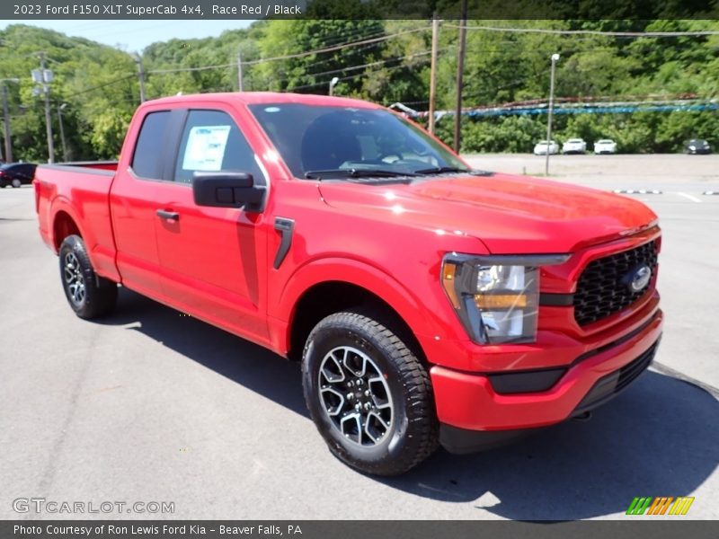 Front 3/4 View of 2023 F150 XLT SuperCab 4x4