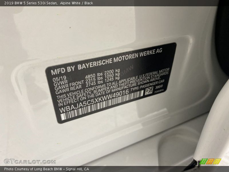 Alpine White / Black 2019 BMW 5 Series 530i Sedan