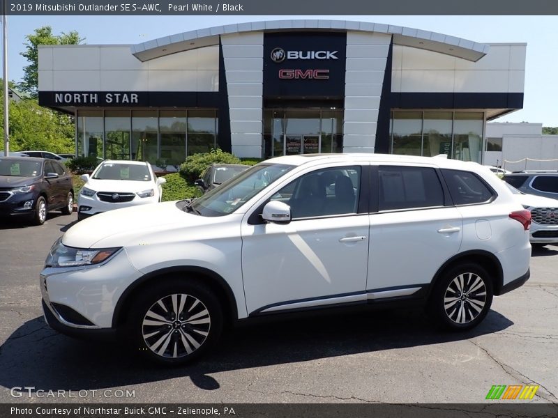 Pearl White / Black 2019 Mitsubishi Outlander SE S-AWC