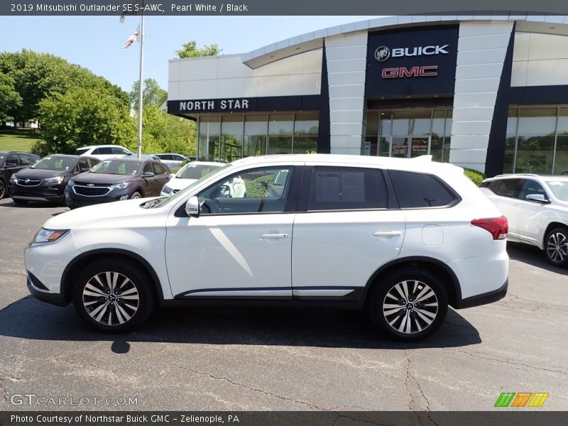 Pearl White / Black 2019 Mitsubishi Outlander SE S-AWC