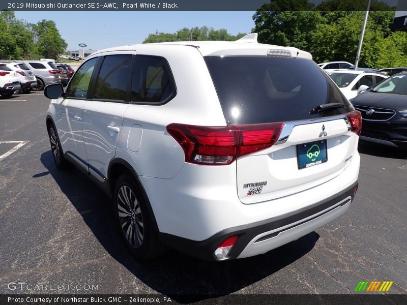 Pearl White / Black 2019 Mitsubishi Outlander SE S-AWC