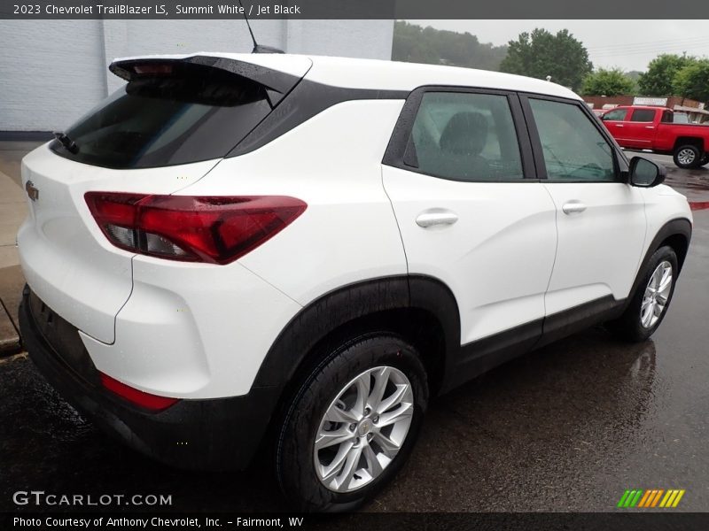Summit White / Jet Black 2023 Chevrolet TrailBlazer LS