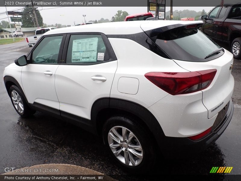 Summit White / Jet Black 2023 Chevrolet TrailBlazer LS