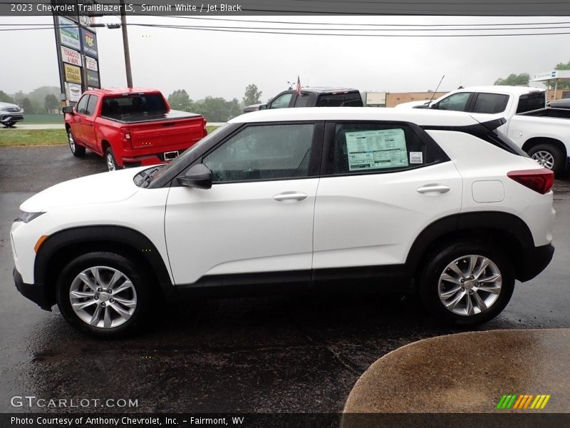 Summit White / Jet Black 2023 Chevrolet TrailBlazer LS