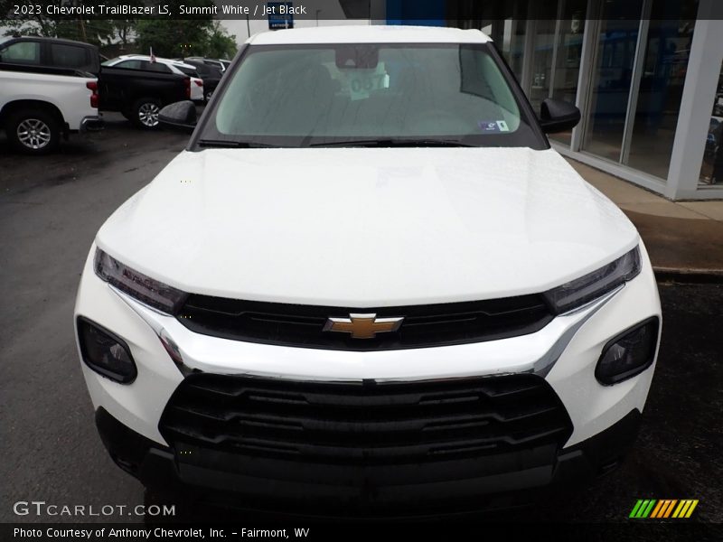 Summit White / Jet Black 2023 Chevrolet TrailBlazer LS
