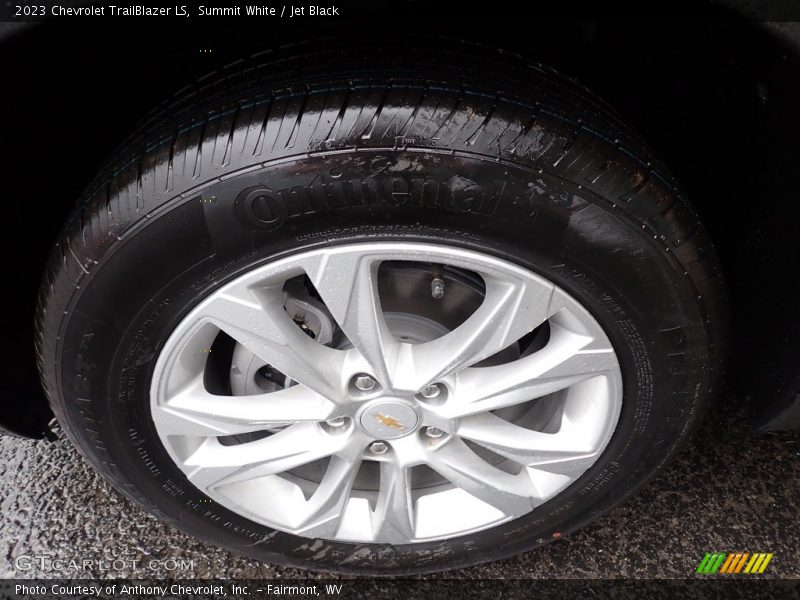 Summit White / Jet Black 2023 Chevrolet TrailBlazer LS