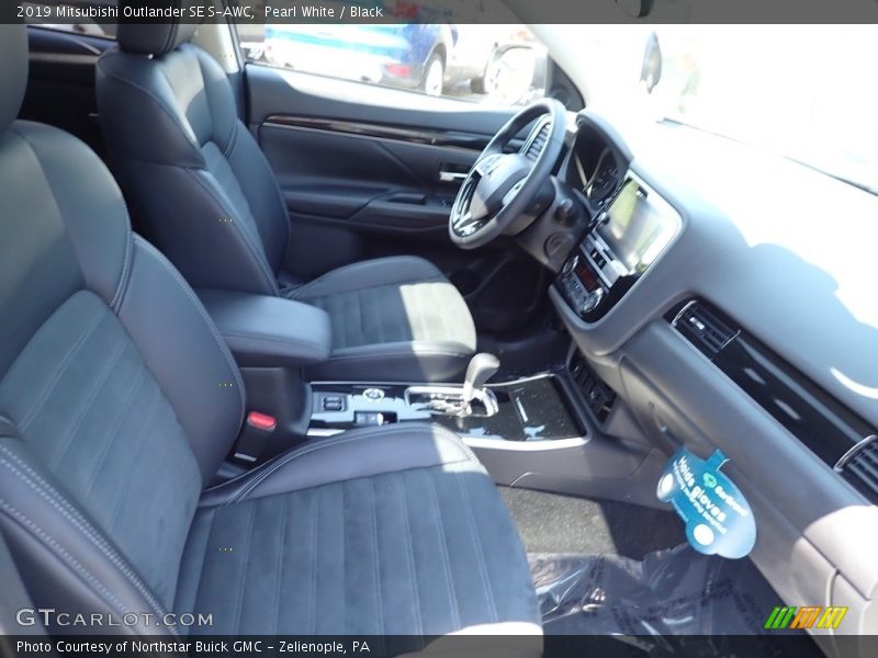Front Seat of 2019 Outlander SE S-AWC