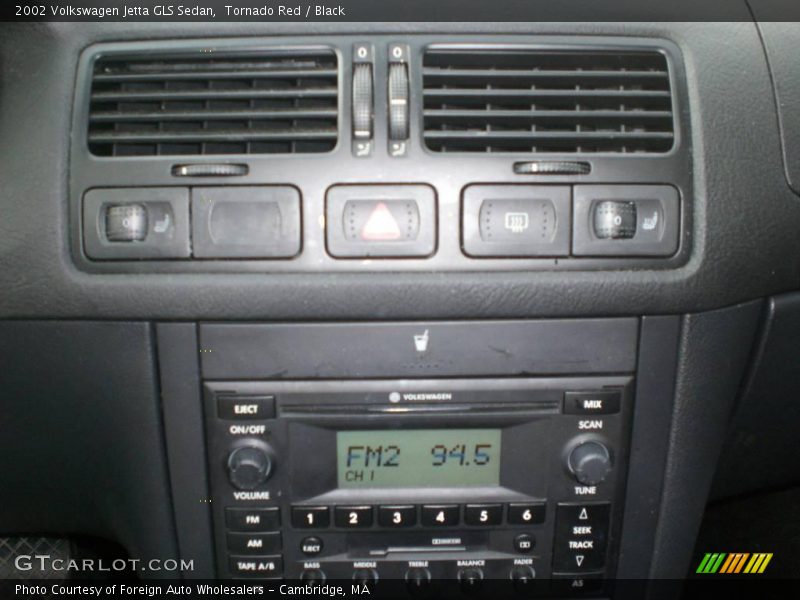 Tornado Red / Black 2002 Volkswagen Jetta GLS Sedan