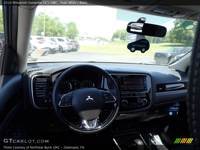 Pearl White / Black 2019 Mitsubishi Outlander SE S-AWC