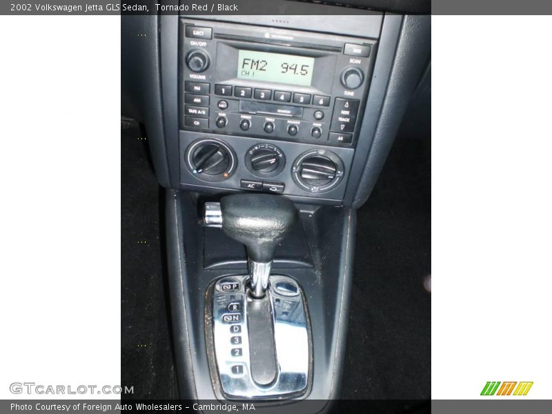Tornado Red / Black 2002 Volkswagen Jetta GLS Sedan