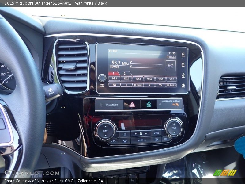 Controls of 2019 Outlander SE S-AWC