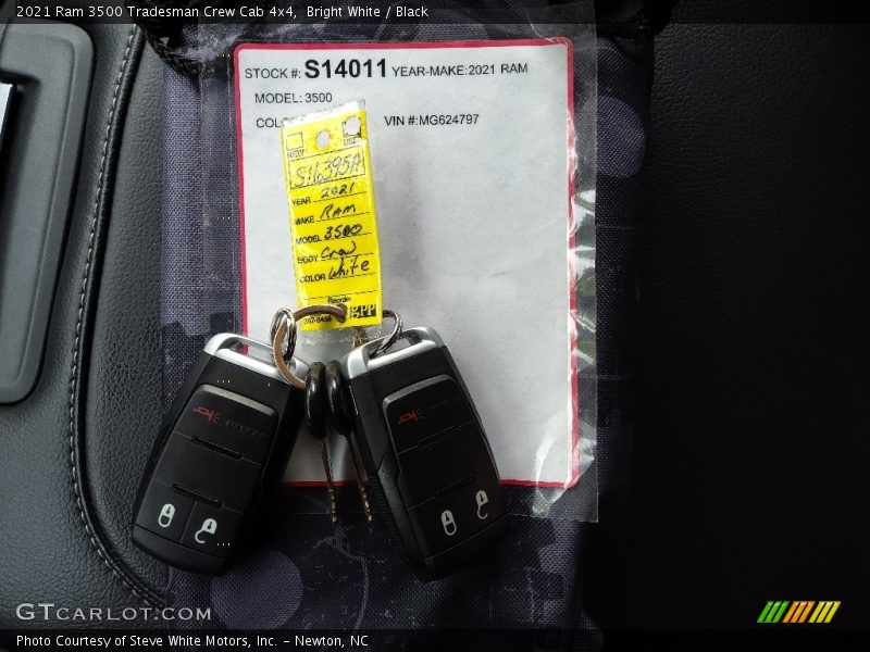 Bright White / Black 2021 Ram 3500 Tradesman Crew Cab 4x4