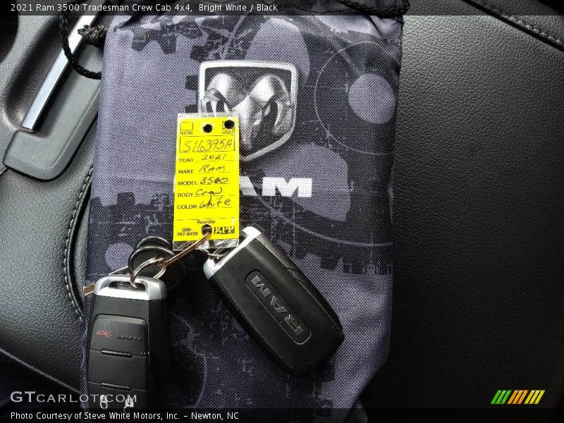 Bright White / Black 2021 Ram 3500 Tradesman Crew Cab 4x4