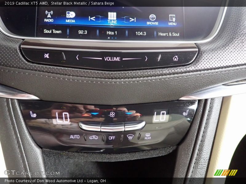Stellar Black Metallic / Sahara Beige 2019 Cadillac XT5 AWD