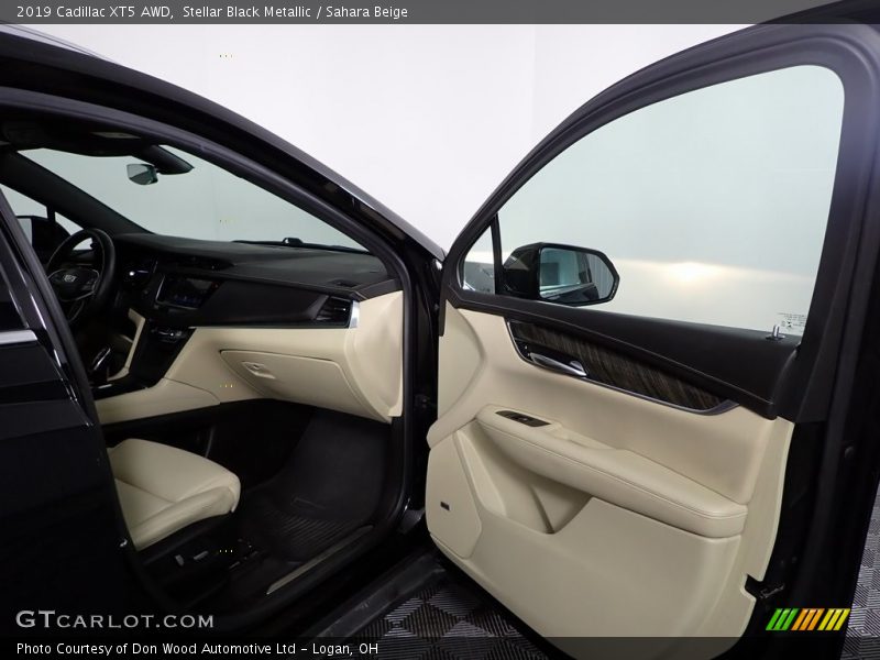 Stellar Black Metallic / Sahara Beige 2019 Cadillac XT5 AWD