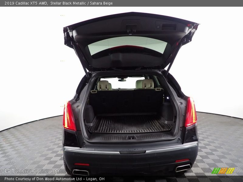 Stellar Black Metallic / Sahara Beige 2019 Cadillac XT5 AWD