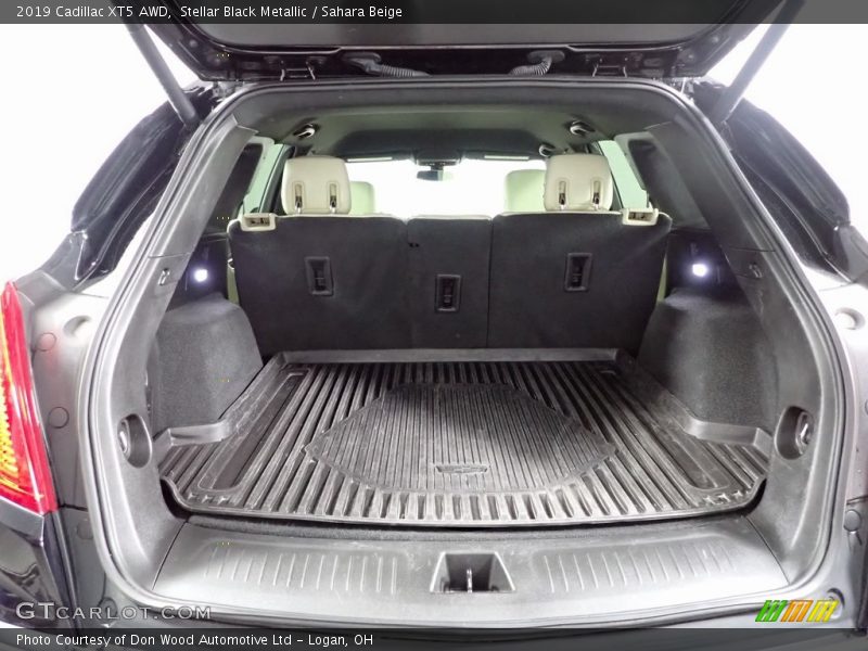 Stellar Black Metallic / Sahara Beige 2019 Cadillac XT5 AWD